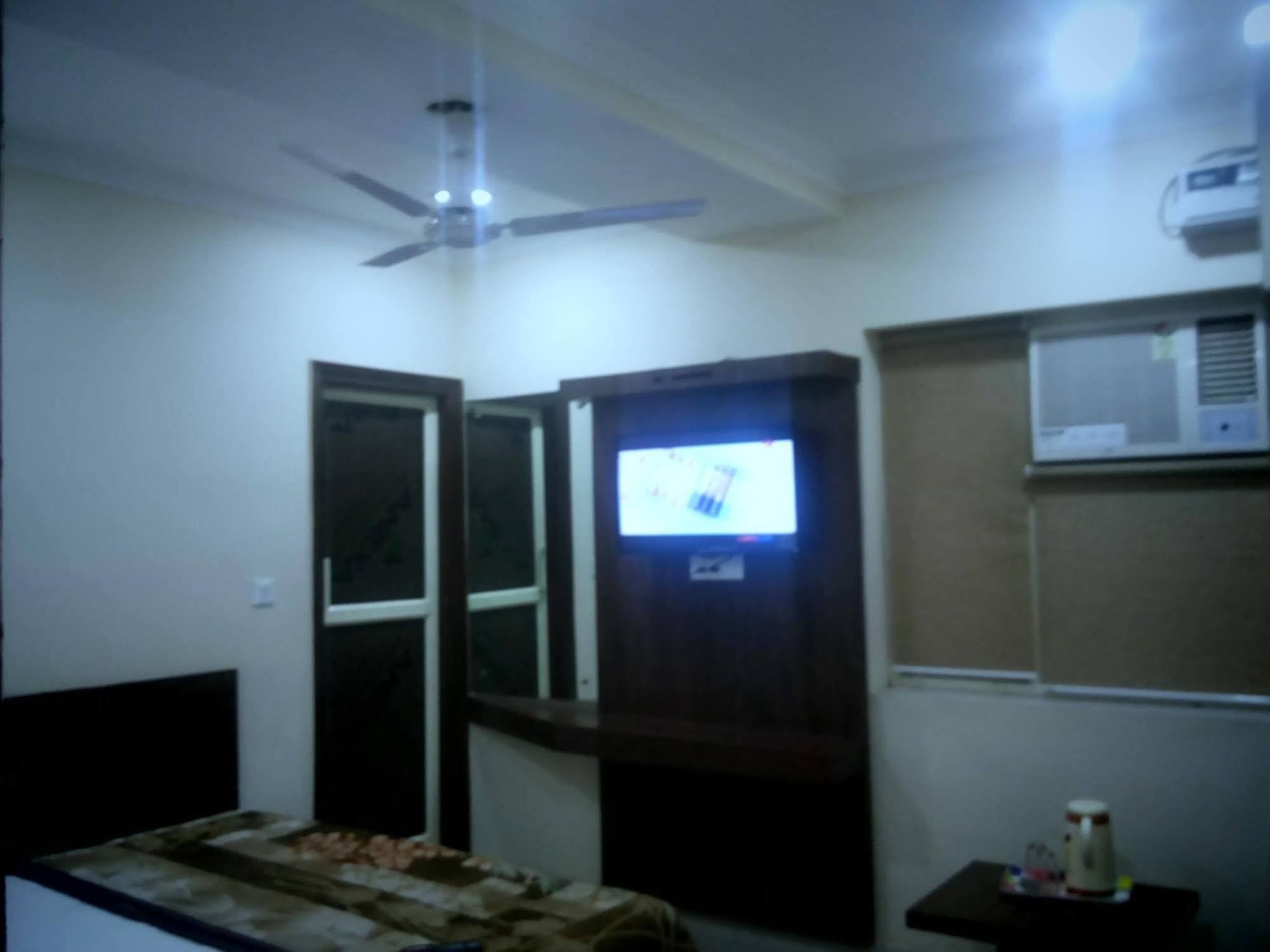 Hotel Pink City @ Opposite New Delhi Railway Station Paharganj Ngoại thất bức ảnh